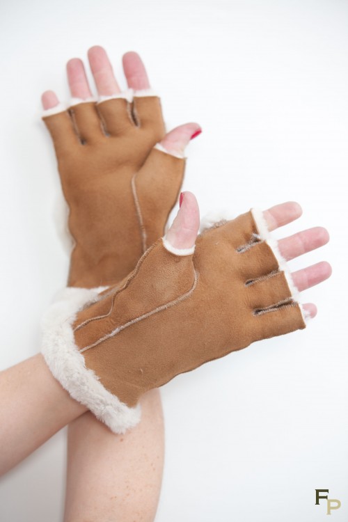 Light Brown Mittens in Lamb Fur and Lamb Velvet