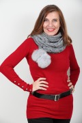 Snood Gris en Pure Laine Vierge et Pompons de Renard