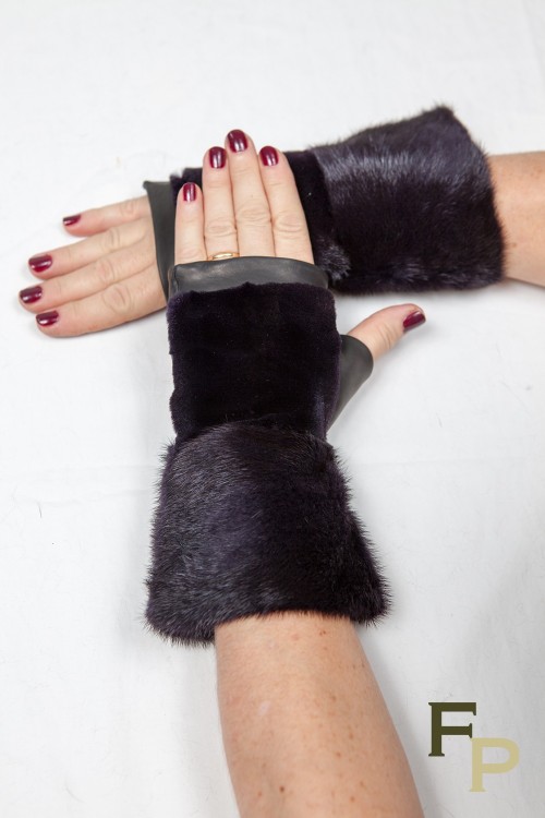 Dark Violet Mittens in Mink and Leather