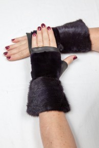 Dark Violet Mittens in Mink and Leather