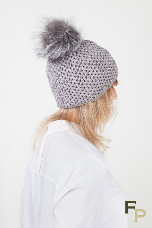 Bonnet Gris en Laine et Pompon de Renard