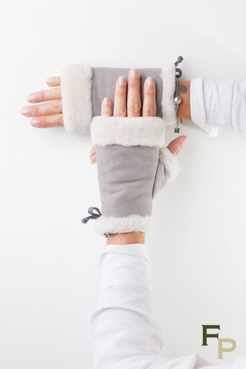 Mittens in Grey Sheepskin Leather and White Fur
