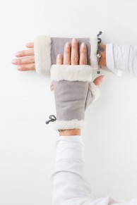 Mittens in Grey Sheepskin Leather and White Fur