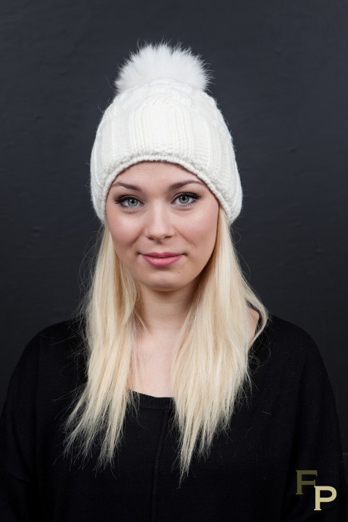 bonnet en laine écru et pompon de renard 