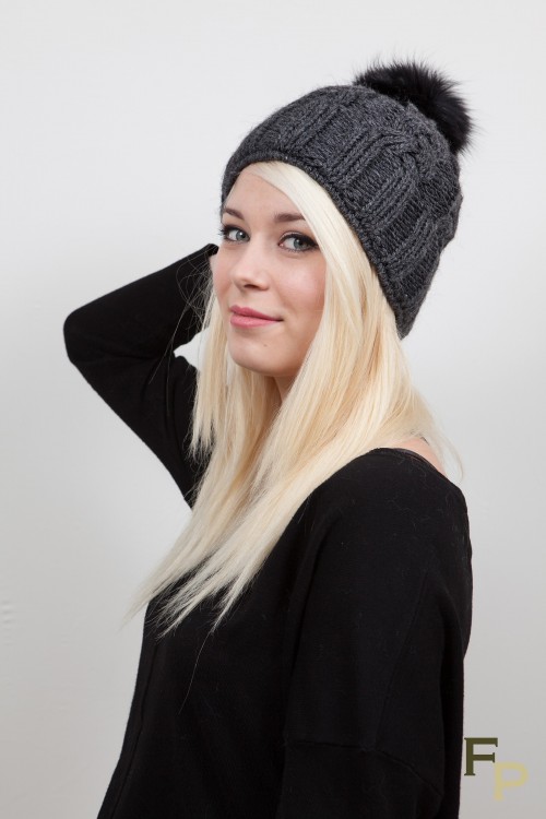 Bonnet "St Moritz" Gris en Laine et Pompon de Renard