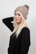 bonnet en laine marron clair avec pompon renard